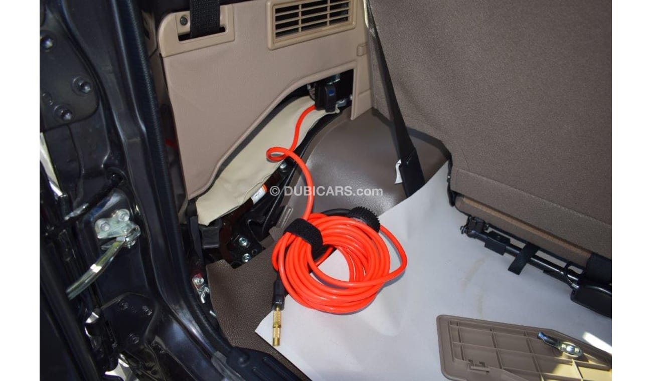 Toyota Land Cruiser 70 71 SHORT WHEEL BASE XTREME V6 4.0L PETROL 5 SEAT MT