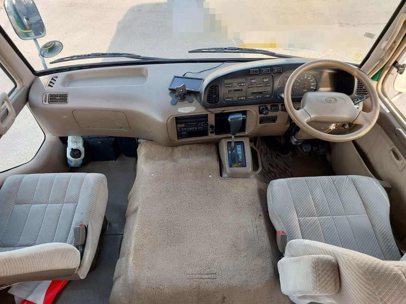 Toyota Coaster TOYOTA COASTER BUS RHD 2000 MODEL 4.2 L DIESEL AUTOMATIC(PM10377)