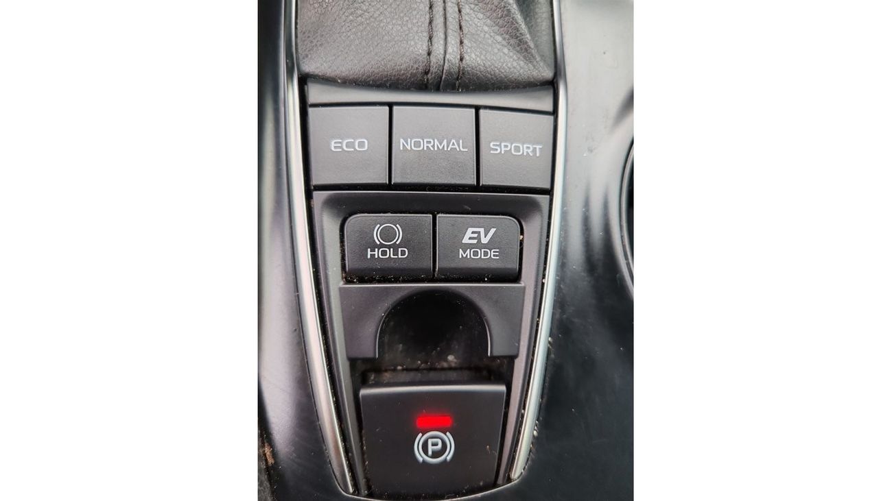 Toyota Camry LE HEV Warranty one year