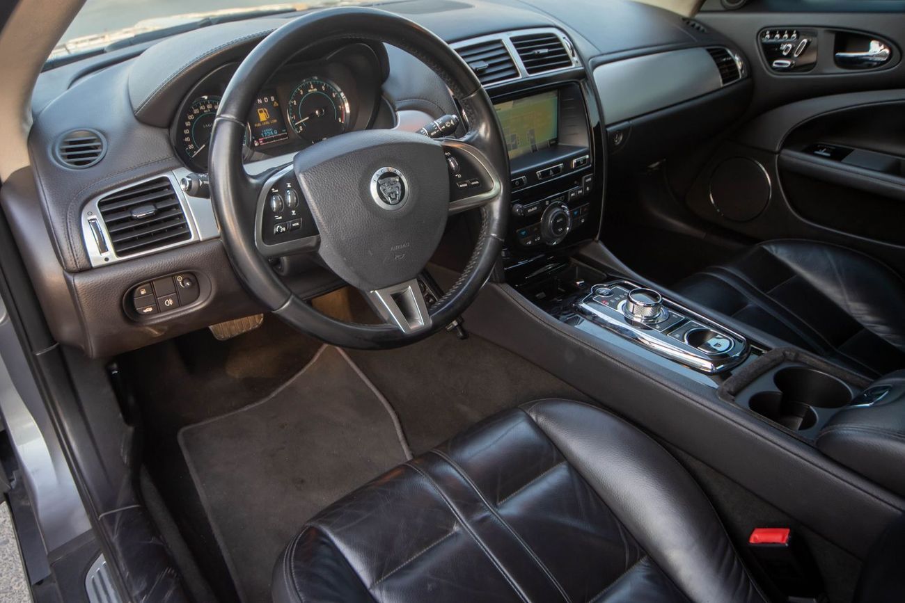 جاكوار XK Engine: 5.0L V8 | Power: 385 HP @ 6,500 RPM | Torque: 380 lb-ft @ 3,500 RPM