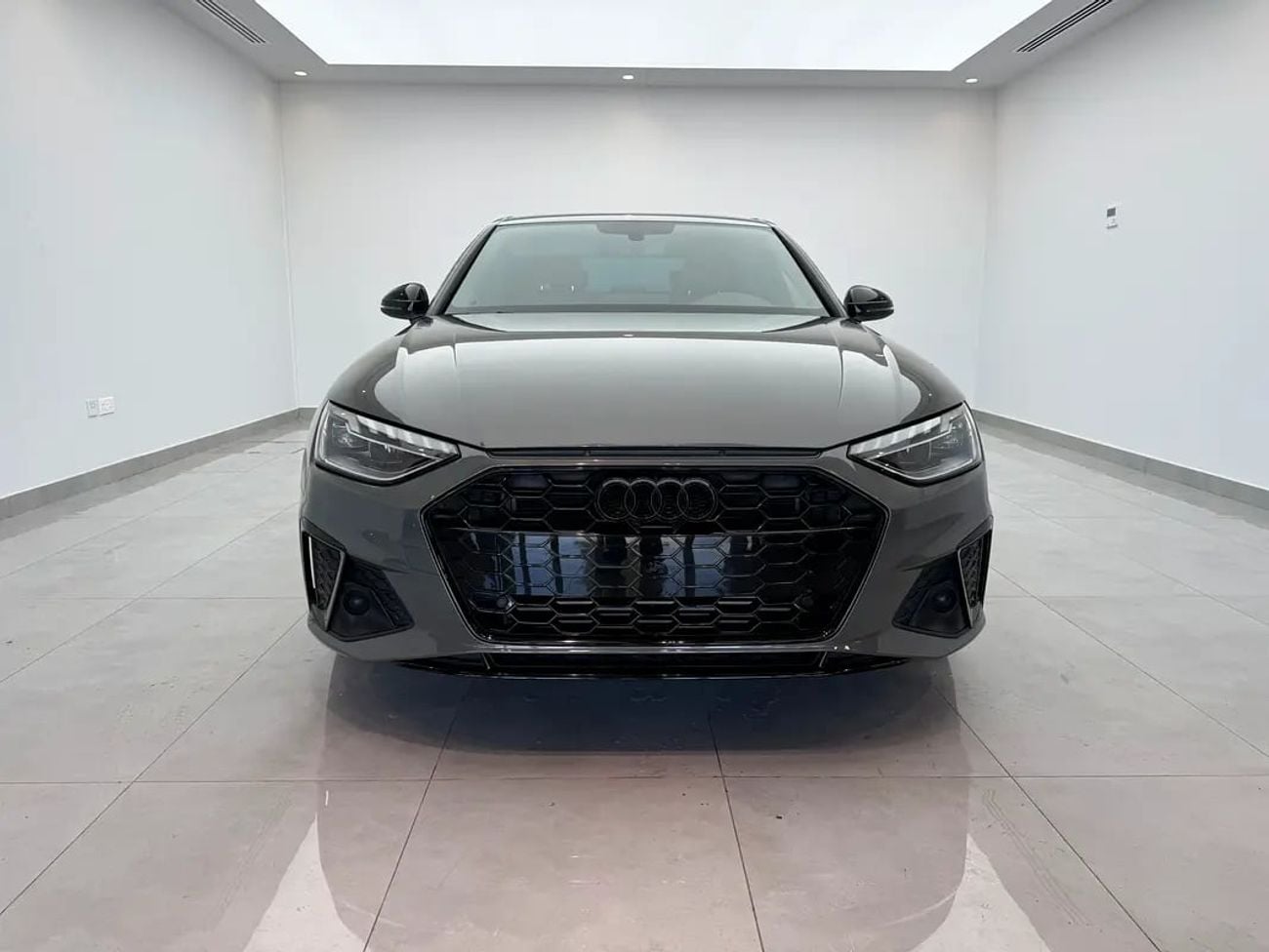 أودي A4 35 TFSI PROGRESS BLACK