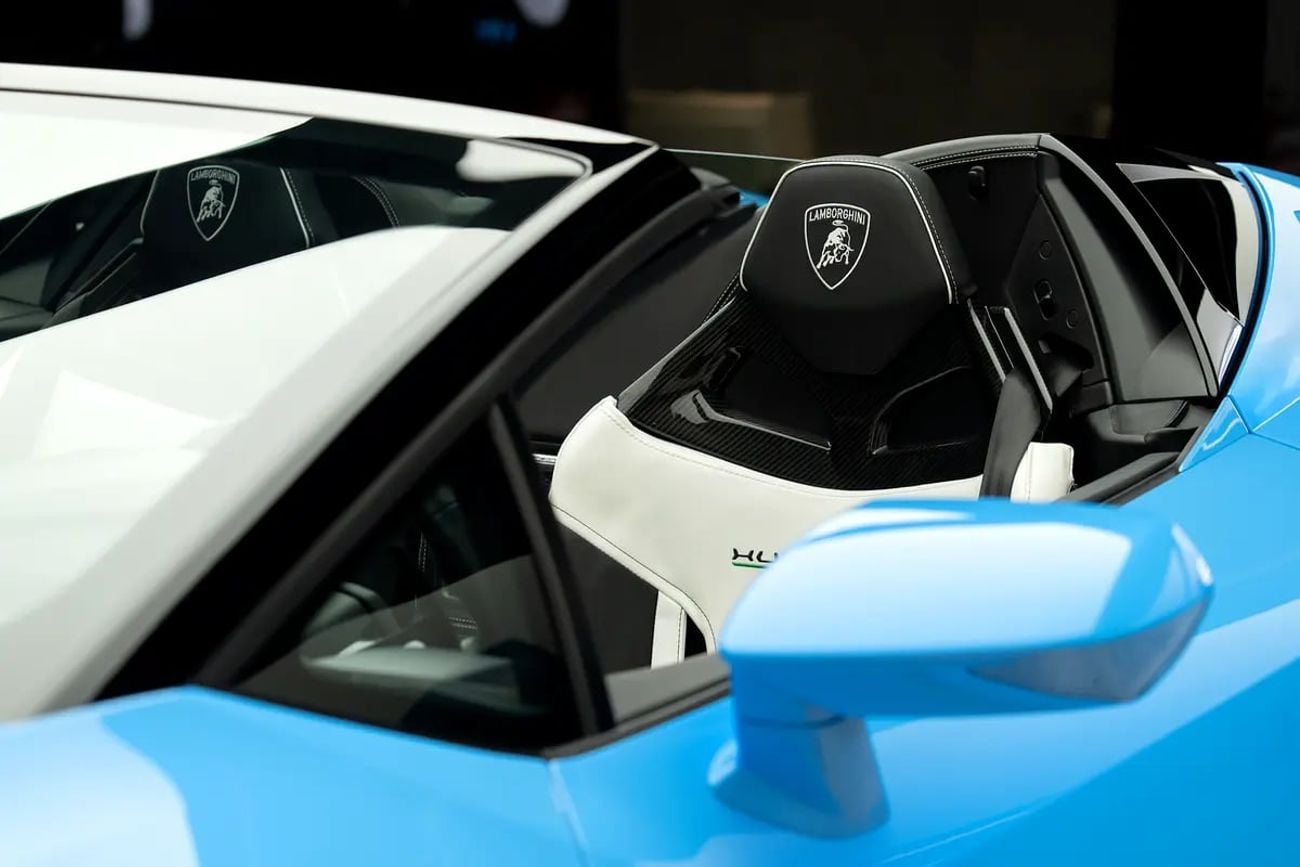 Lamborghini Huracan Evo Spyder LAMBORGHINI | HURACAN EVO SPYDER | BLUE CEPHEUS COLOR | CARBON INTERIOR