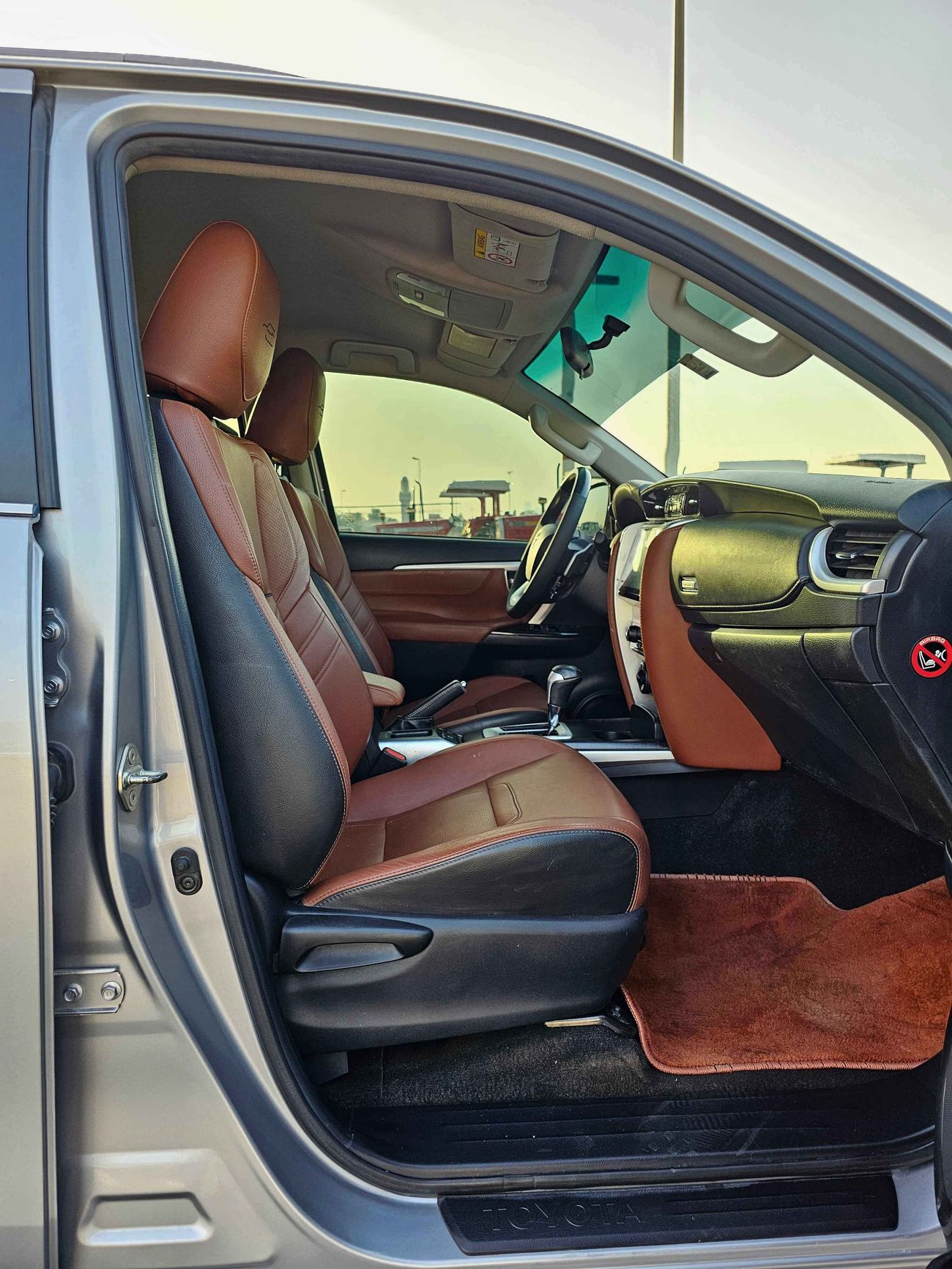 Toyota Fortuner VXR V6/ 4WD/ AUTO TRUNK/ TRIPTONIC/ DVD/ HEAD REST/ LEATHER/ LOT# 31141