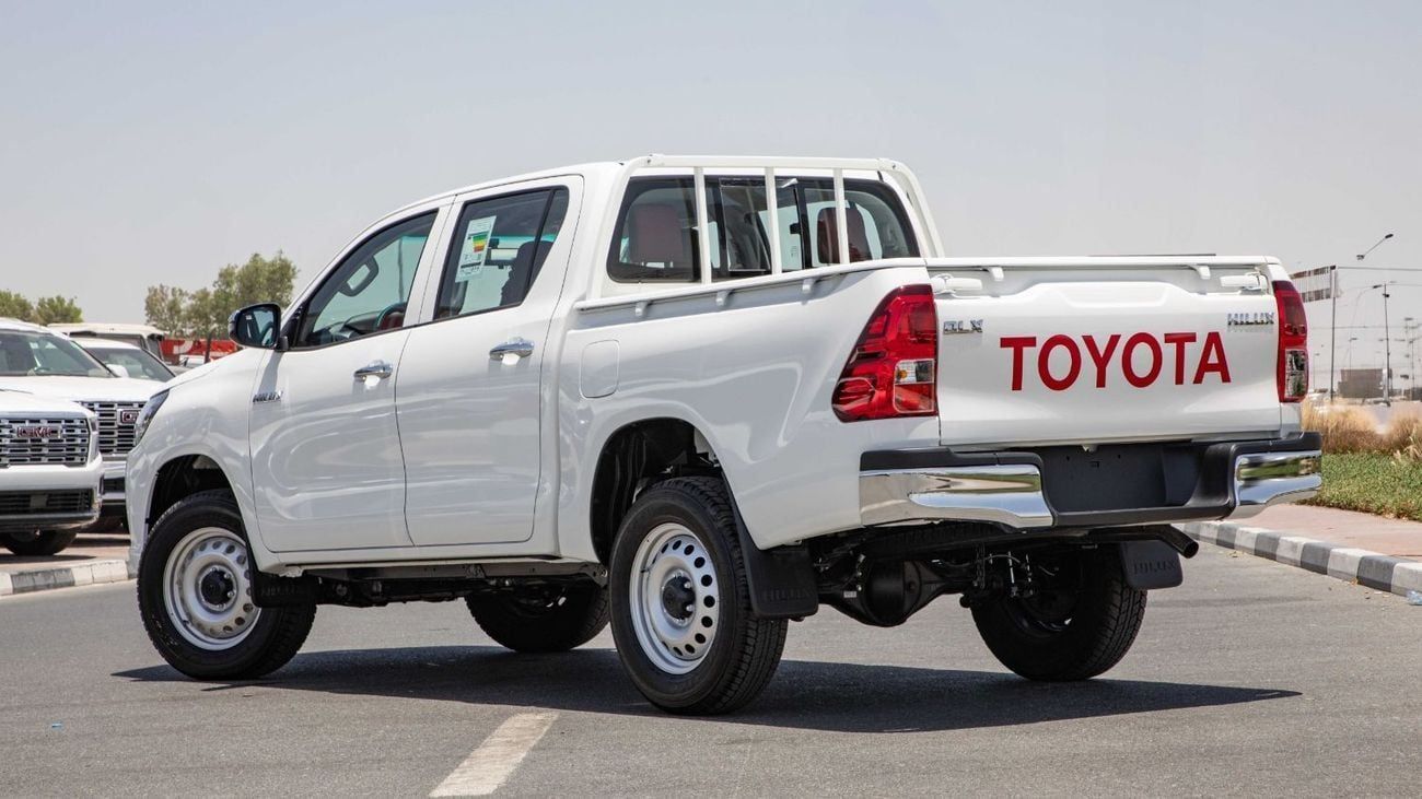 تويوتا هيلوكس DLX 2.4L DOUBLE CAB BASIC A/T