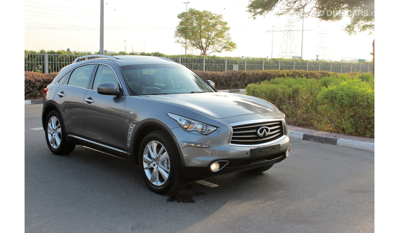 Infiniti QX70 2014 /Full Loaded/ V6/ GCC/ full service history