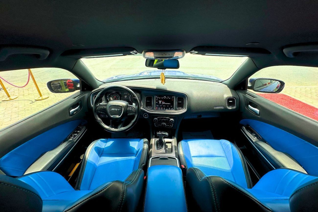 Dodge Charger GT 3.6L CHARGER WITH PADEL SHIFTERS AND BIG SCREEN