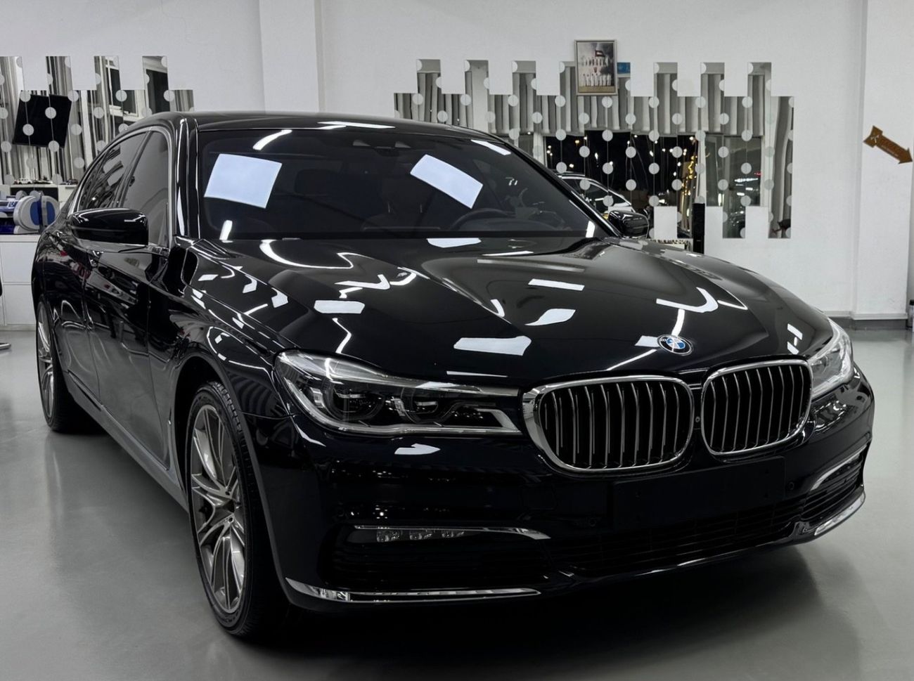 بي أم دبليو 730Li Exclusive 2.0L