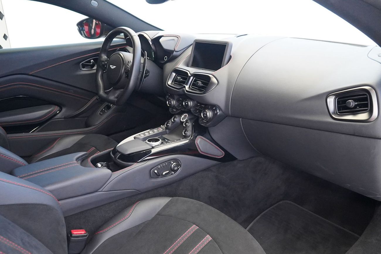 Aston Martin V12 Vantage