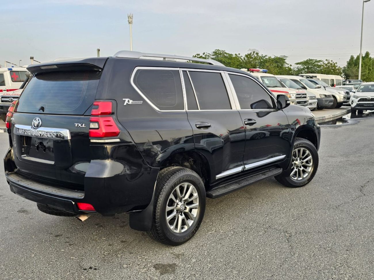 Toyota Prado Toyota prado 2019Model 2.7 v4 AWD 4x4 petrol engine Colour Black Transmission Automatic Interior.Beg