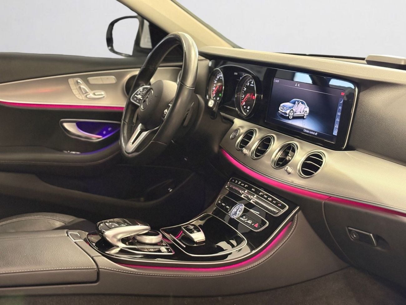 مرسيدس بنز E300 AED 1,260 P.M | 0% DOWN PAYMENT | MERCEDES-BENZ E300 | 2.0L TURBO I4 | 2019