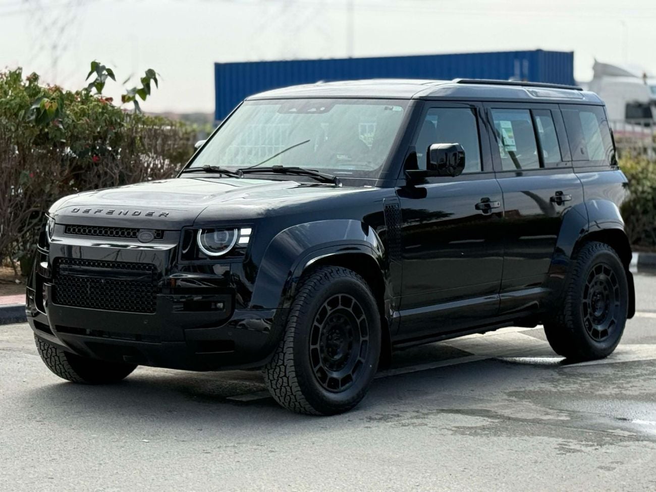 لاند روفر ديفندر GCC SPEC UNDER WARRANTY AND SERVICE