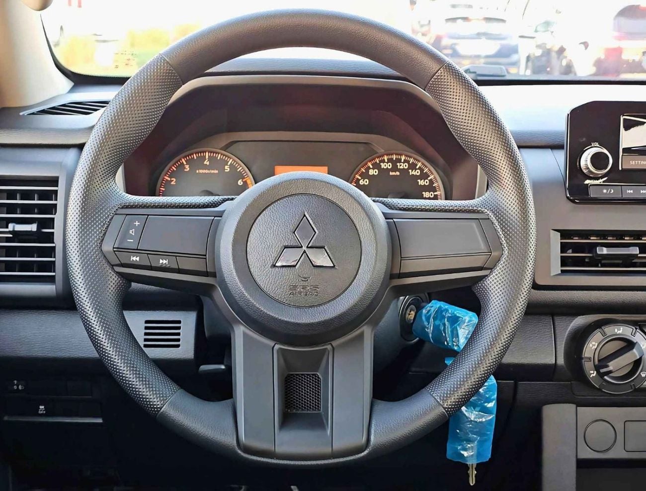 ميتسوبيشي L200 GLX 2.4L PETROL / M/T / SIDE STICKER / 4WD / (CODE # GLXP)