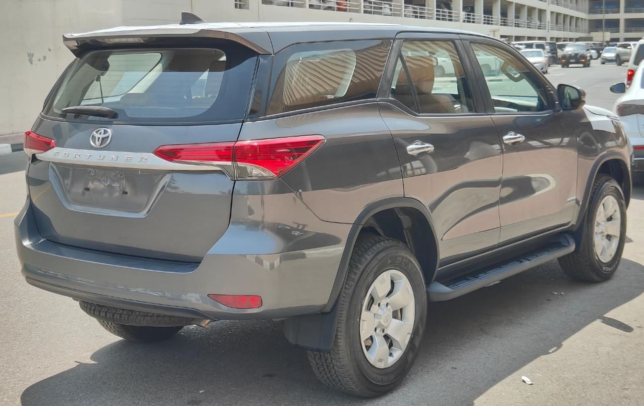 تويوتا فورتونر 2024 Toyota Fortuner SR5 7-Seater 2.4L 4-Cyl Turbo Diesel A/T 4x4 Export Only