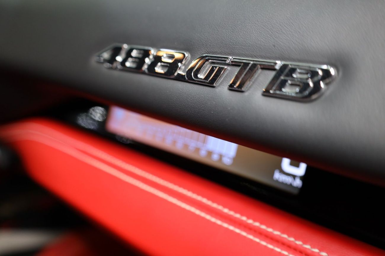 فيراري 488 Std 3.9L GTB, Bianco Avus Exterior, Passenger Display, Very Low KM, GCC Spec!!