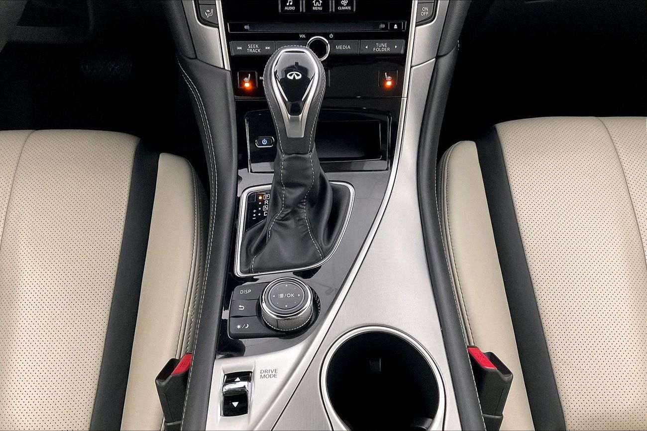 مرسيدس بنز C 200 Premium (AMG Line) | عرض العيد الحصري | خالية من أضرار الفيضانات