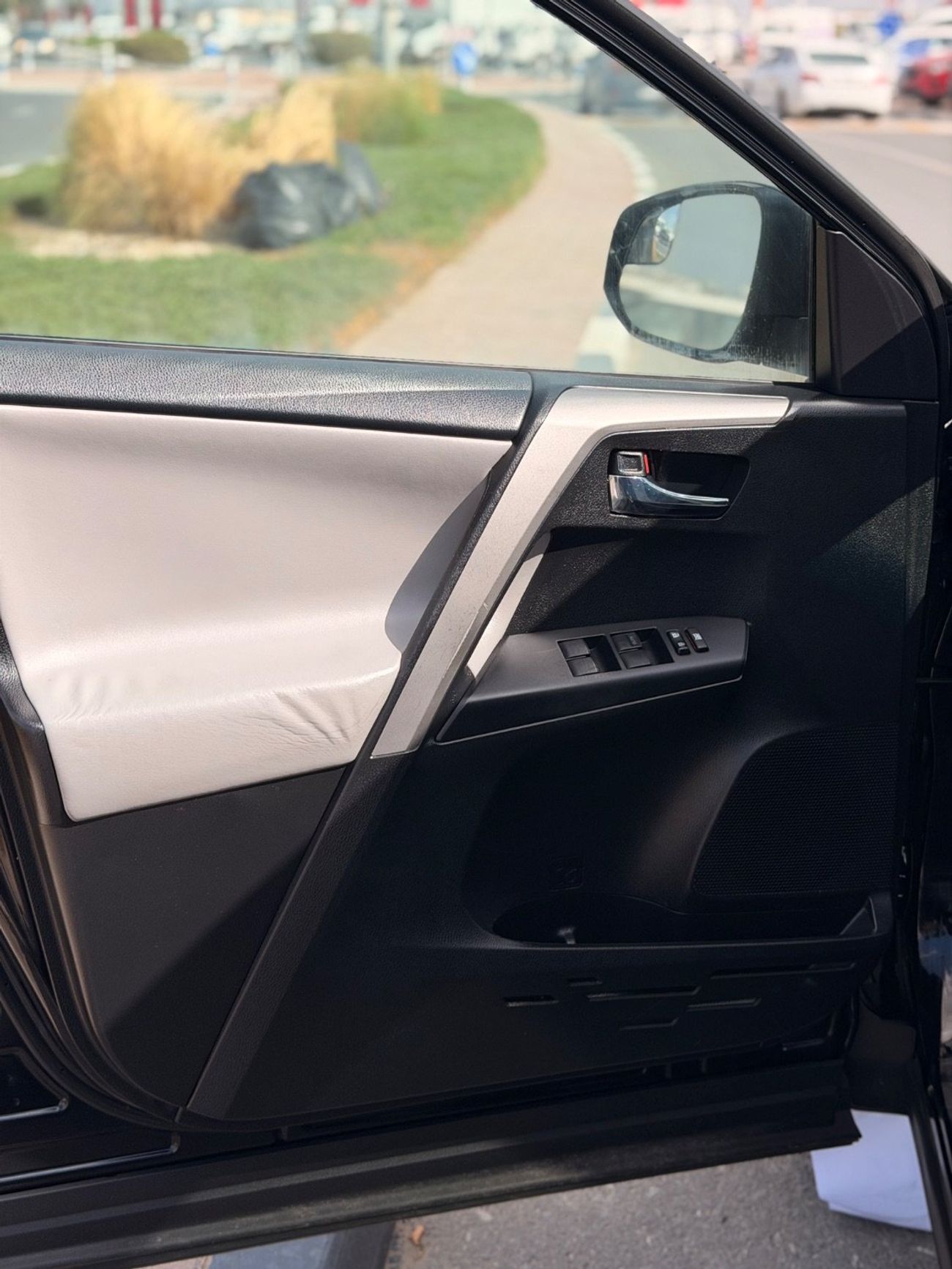 Toyota RAV4 XLE 4X4 Full option Sunroof, automatic trunk