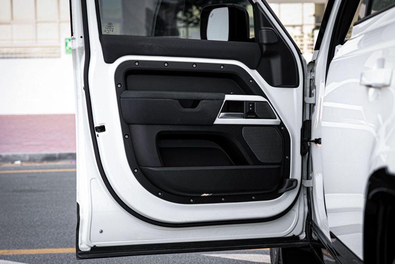 Land Rover Defender P300 110 S 2.0L (5 Seater) P300 S - ALL WHEEL DRIVE