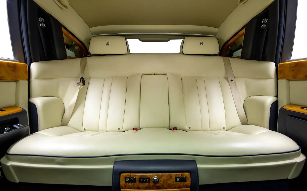 Rolls-Royce Phantom Std 6.8L Sedan ( Full Options With Star Lights ) - GCC Spec