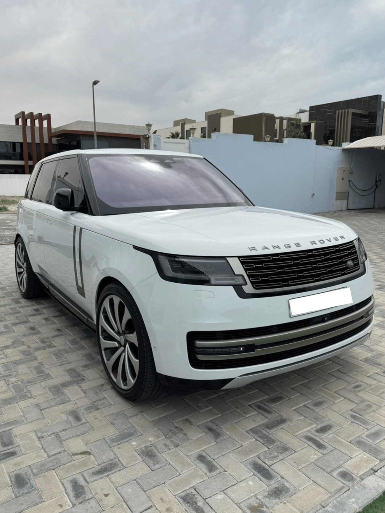 Land Rover Range Rover LWB HSE P530 4.4L - Vouge 2022 - Under Warranty - Perfect Condition- GCC Specs - Full Service Histor