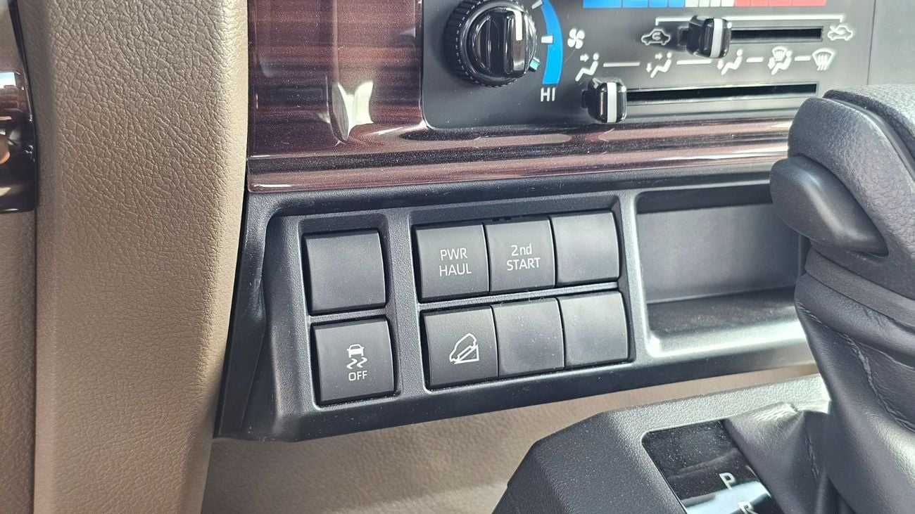 تويوتا لاند كروزر بيك آب Toyota Land Cruiser Pick Up LC79 DOUBLE CABIN LX-Z A/T 4.0 V6 EXPORT ONLY