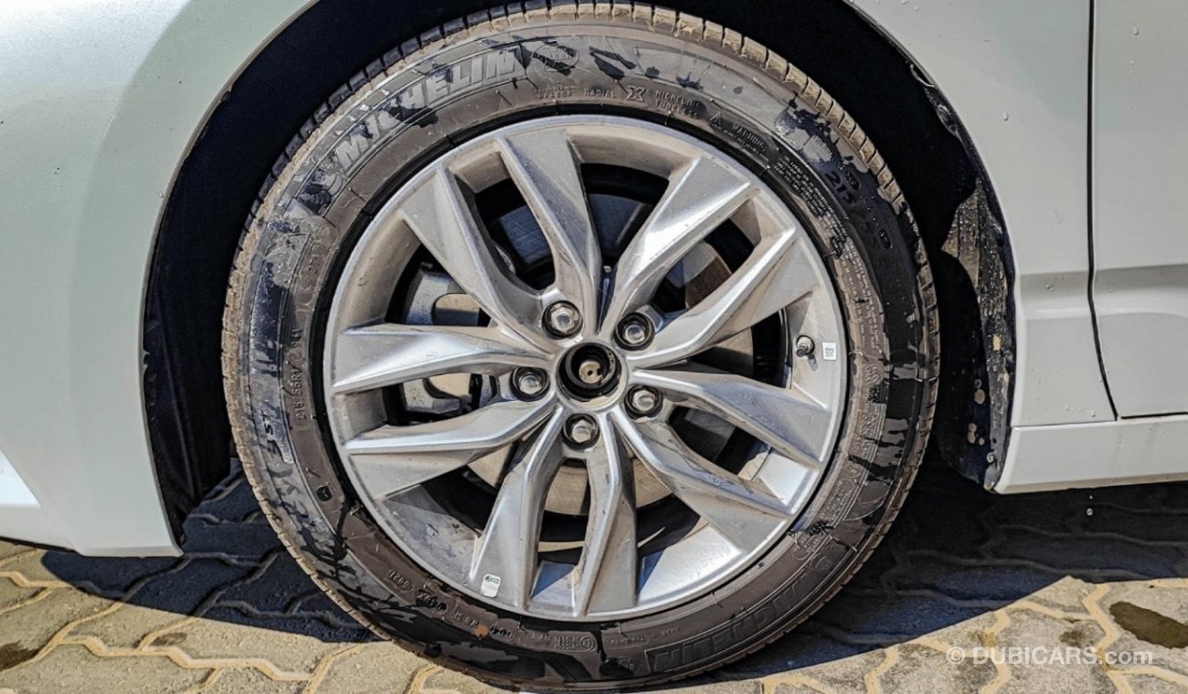 Toyota Avalon XLE Особенности интерьера   ABS+EBD+BA+VSC+TRC+HSA(HiII Start Assist)   Розетка для аксессуаров   По