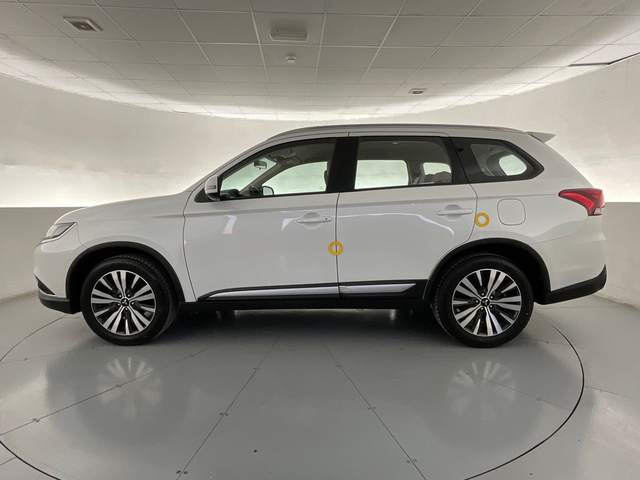 Mitsubishi Outlander GLX Midline| 1 year free warranty | Exclusive Eid offer