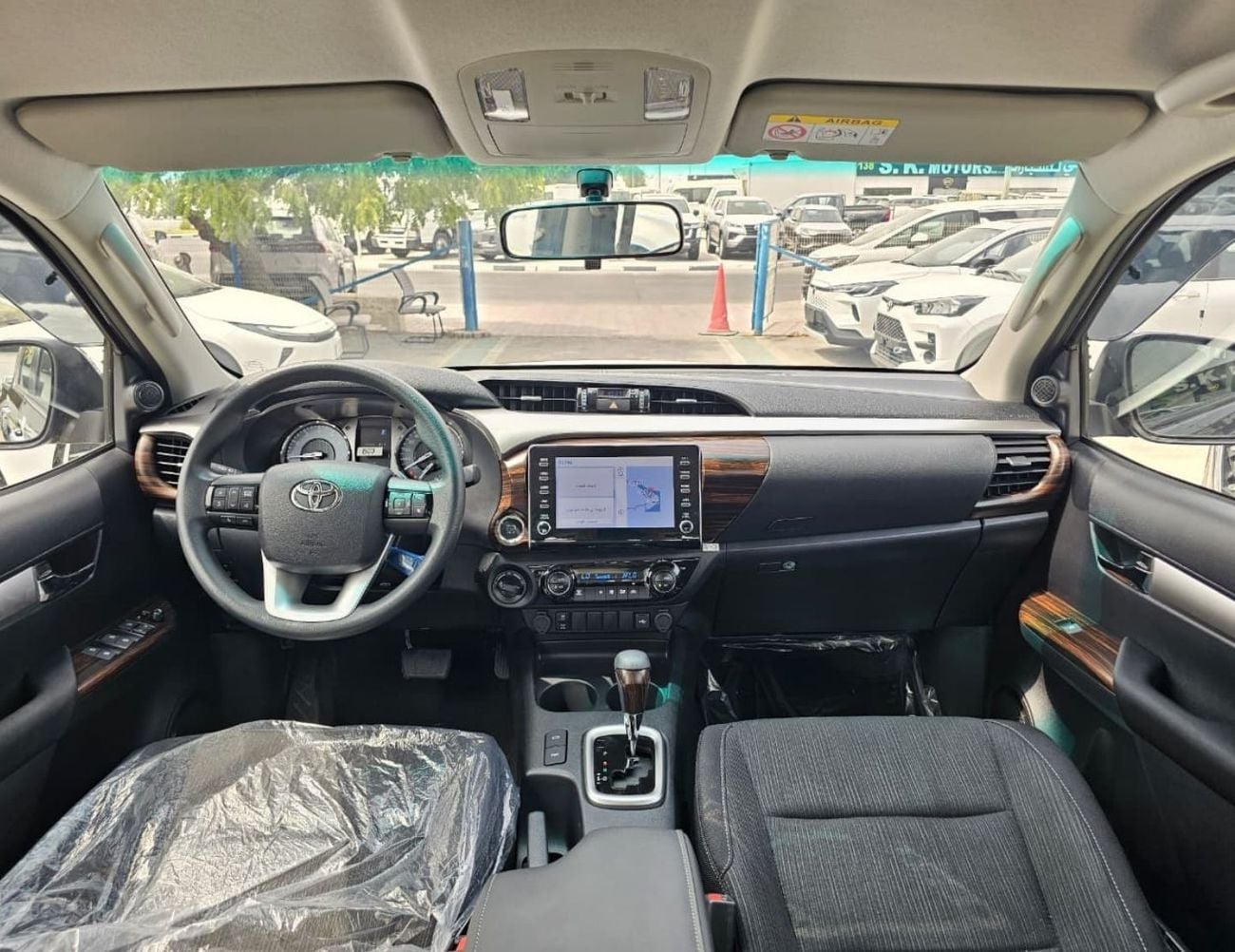 Toyota Hilux SR5 STD || 4.0L PETROL 4WD | WOOD INTERIOR W VISOR | BLIND SPOT | DIFFLOCK | DVD+CAMERA (CODE # H6B)