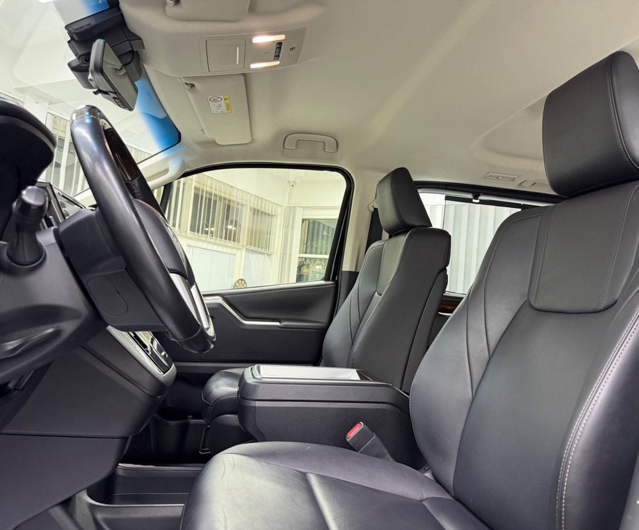 Toyota Granvia PREMIUM