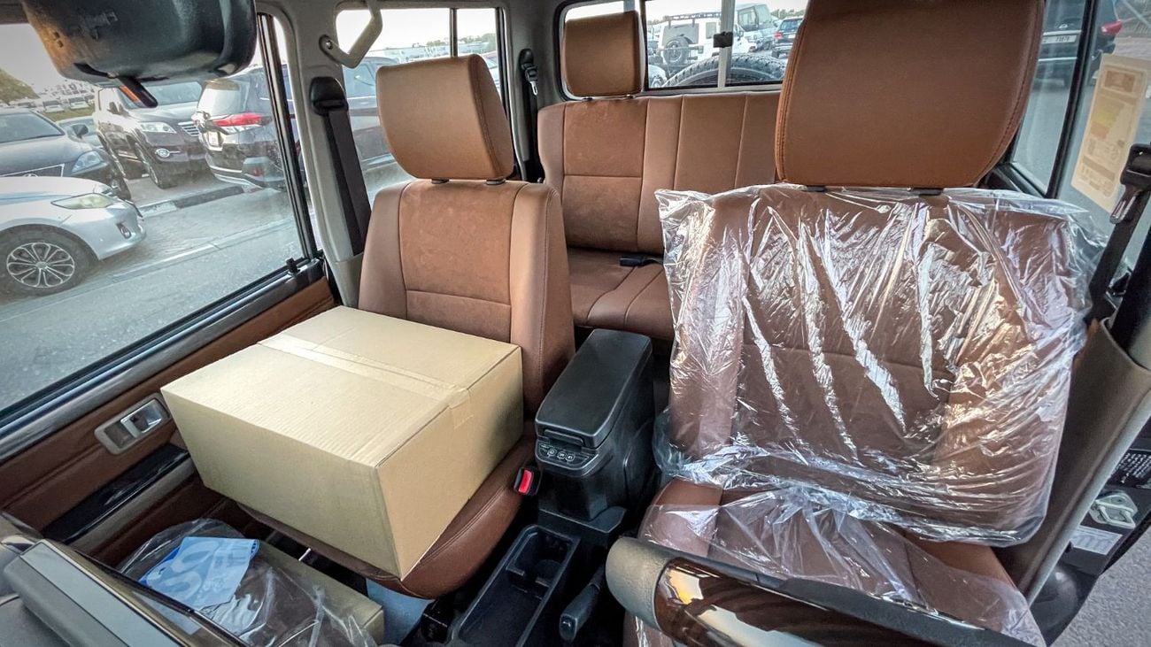 تويوتا لاند كروزر بيك آب 79 DC V6 4.0L Petrol Z1 A/T 2025YM