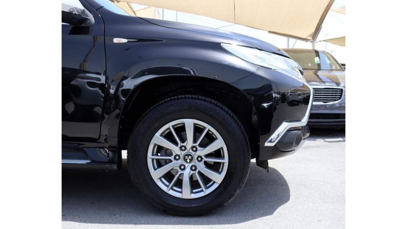 Mitsubishi Montero GLX ACCIDENTS FREE - GCC - ENGINE 3000 CC - PERFECT CONDITION INSIDE OUT