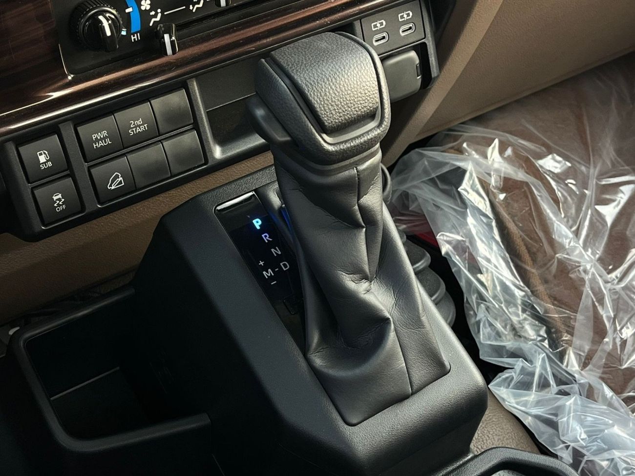 Toyota Land Cruiser Pick Up Toyota Land Cruiser LC79 SC 4.0 AT 2025 Full option