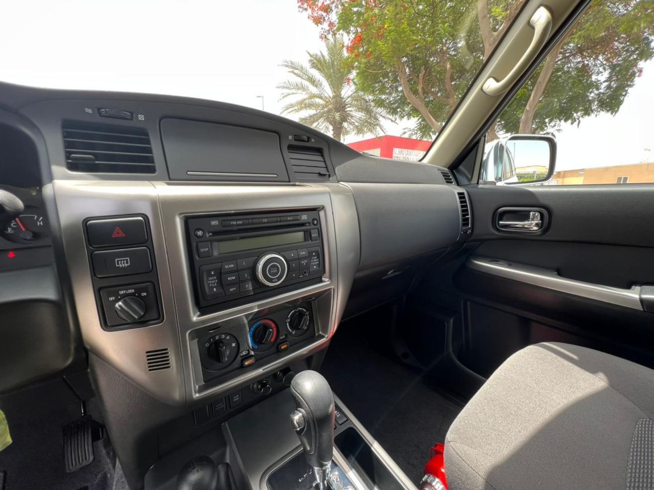 نيسان باترول سفاري GL 4.8L A/T (7 Seater)