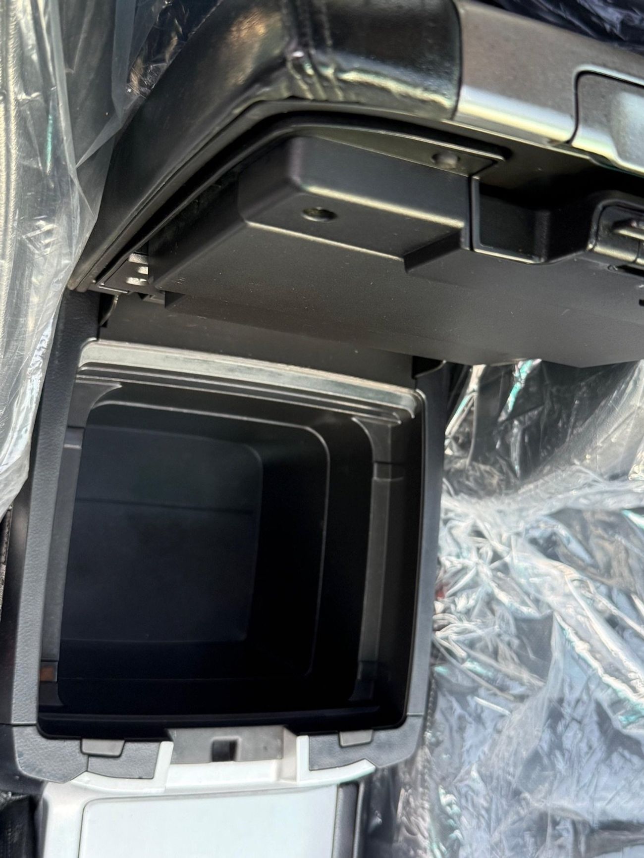 Toyota Land Cruiser 200 Series VX update to Sahara shape