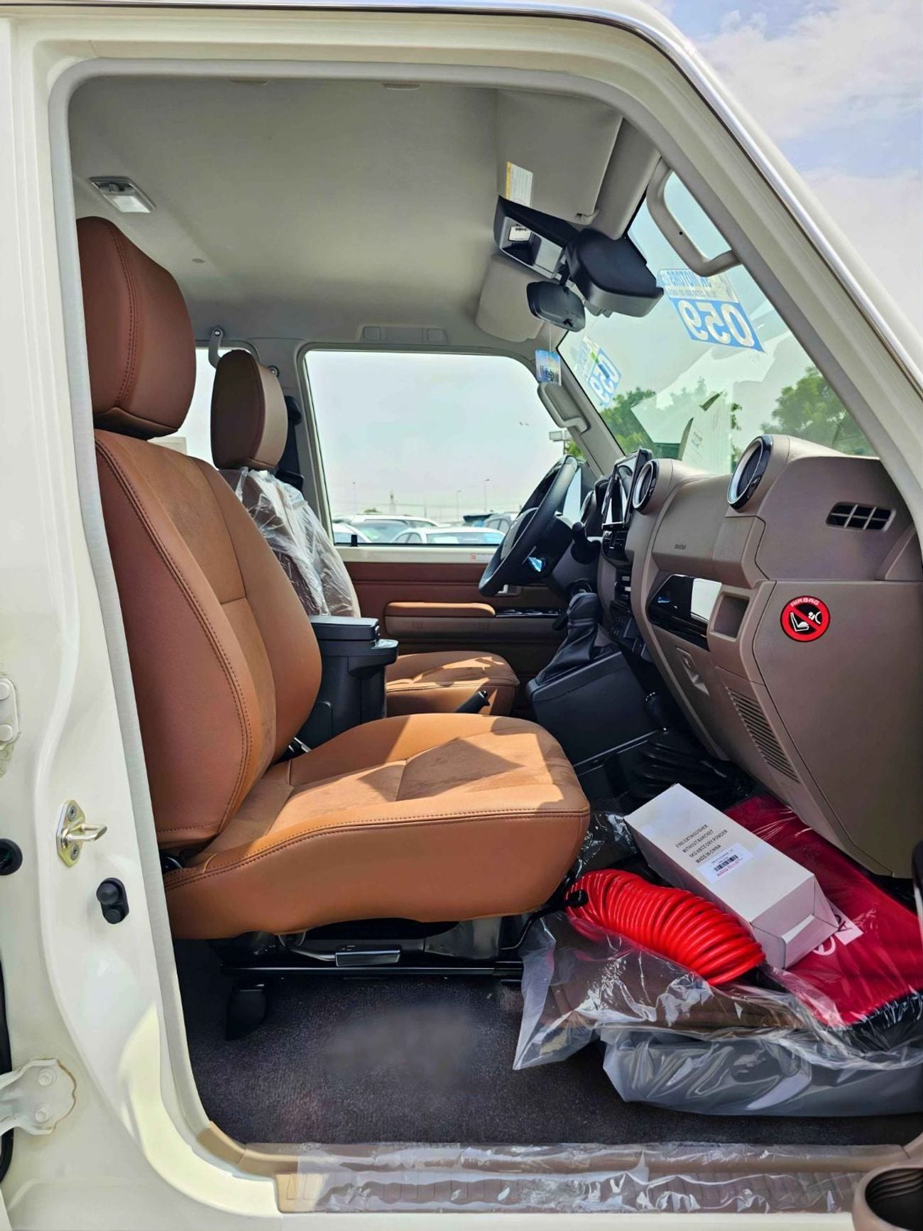تويوتا لاند كروزر 70 LC76 LX/2.8L DIESEL V4 A/T/LETAHER SEATS/DVD,CAMERA/ (CODE#HT76ZS)