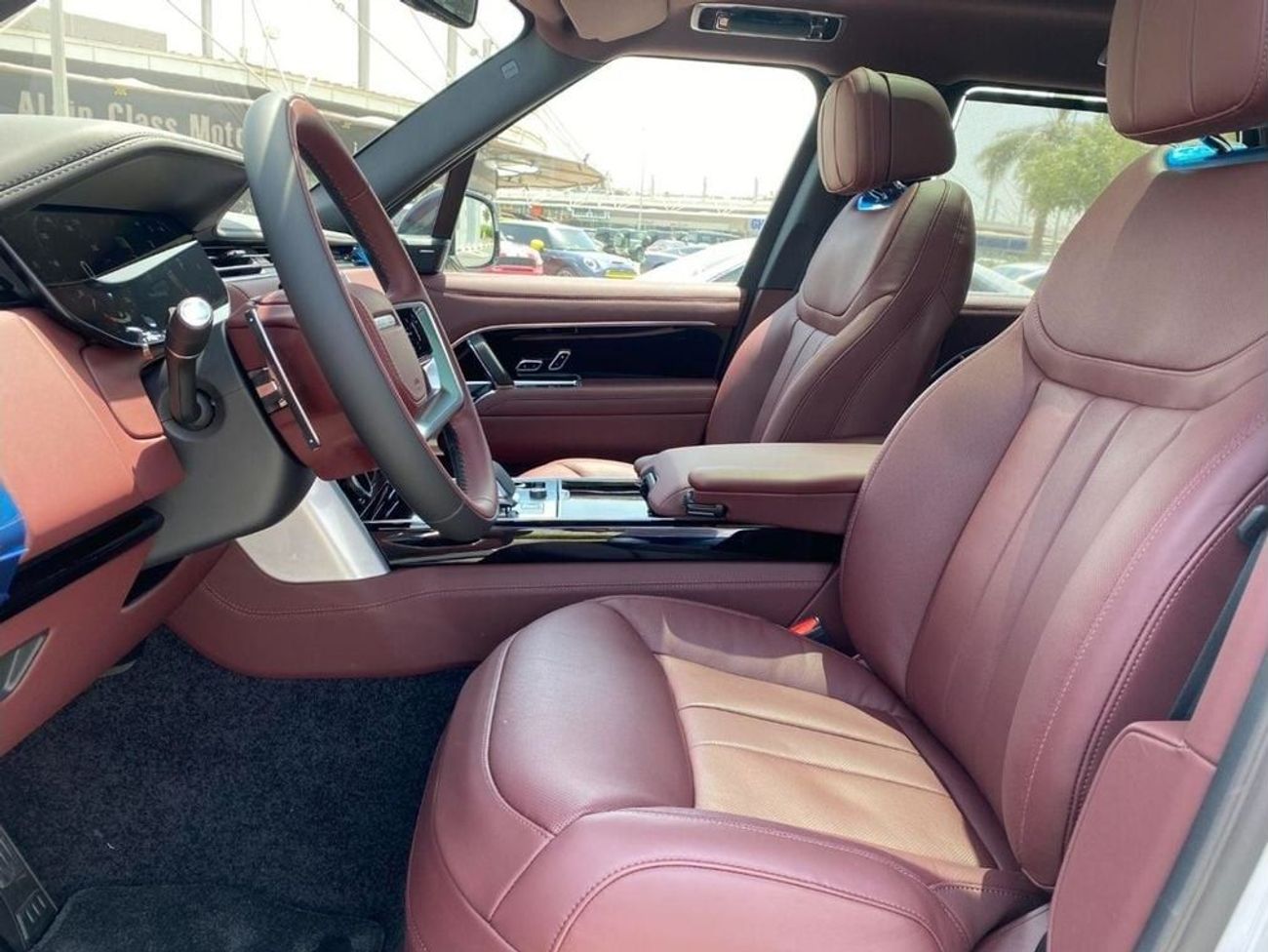 لاند روفر رينج روفر GCC SPEC UNDER WARRANTY AND SERVICE CONTRACT