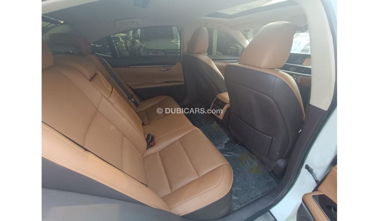 Lexus ES 300 The car is very good, in perfect condition, looks clean from the inside and outside without any acci