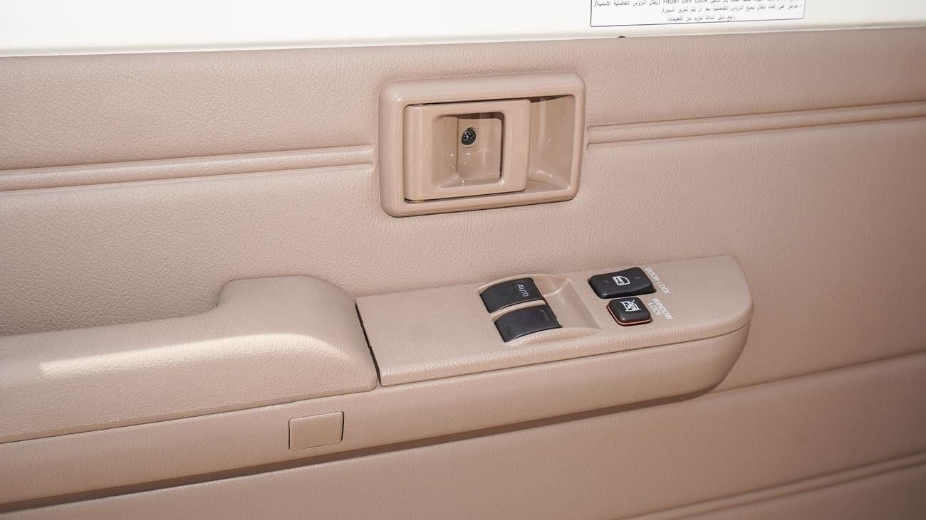 تويوتا لاند كروزر بيك آب PICKUP LC79 S/C DIESEL 2.8L A/T DIFFLOCK 2025