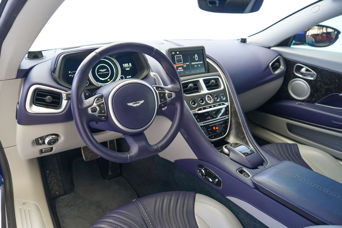 أستون مارتن DB11 Std 5.2L