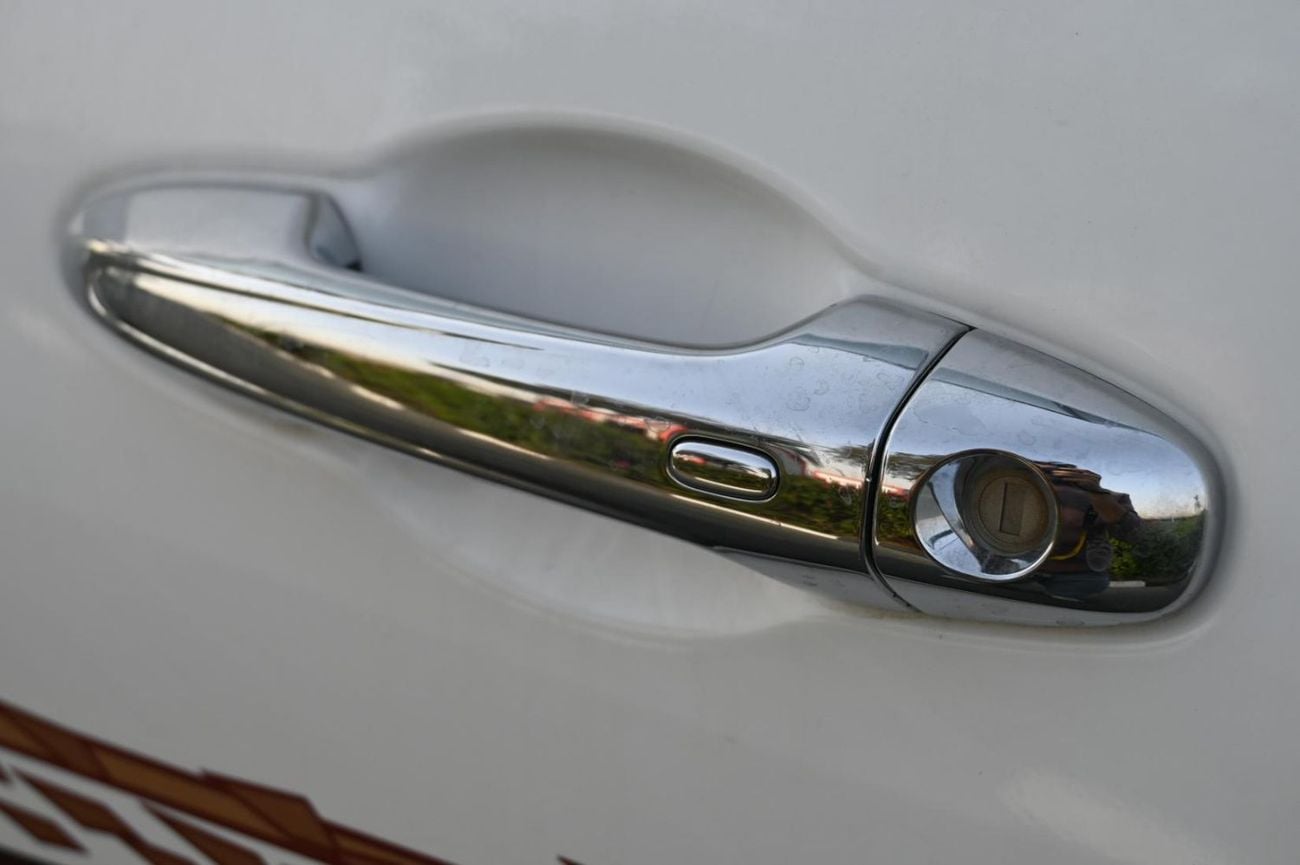 Toyota Hilux 2.4L DSL FULL OPTION SAUDI