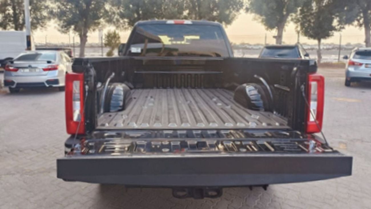 Ford F-350 A powerful heavy-duty 4x4 pickup powered by a 6.7L Power Stroke V8 Turbo Diesel engine, delivering e