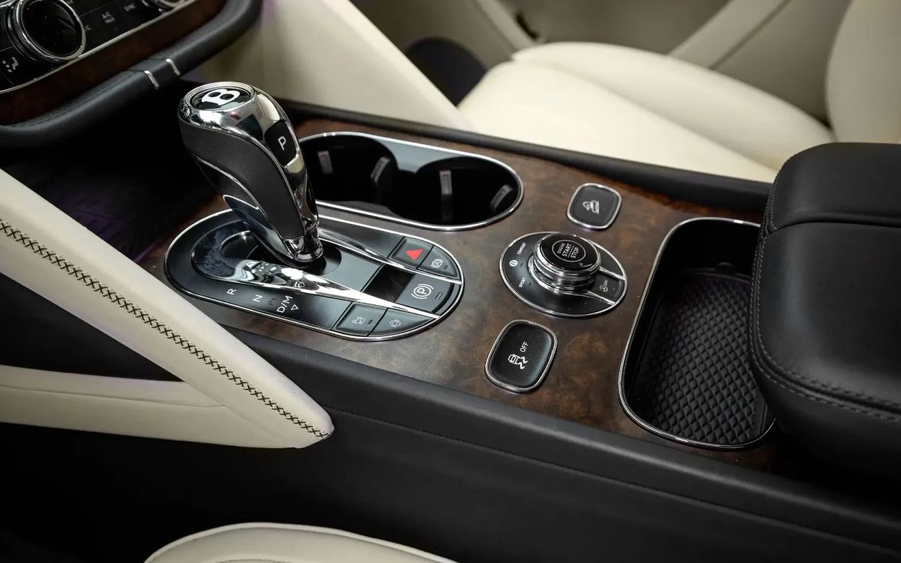 Bentley Bentayga Azure 4.0T -  Spec