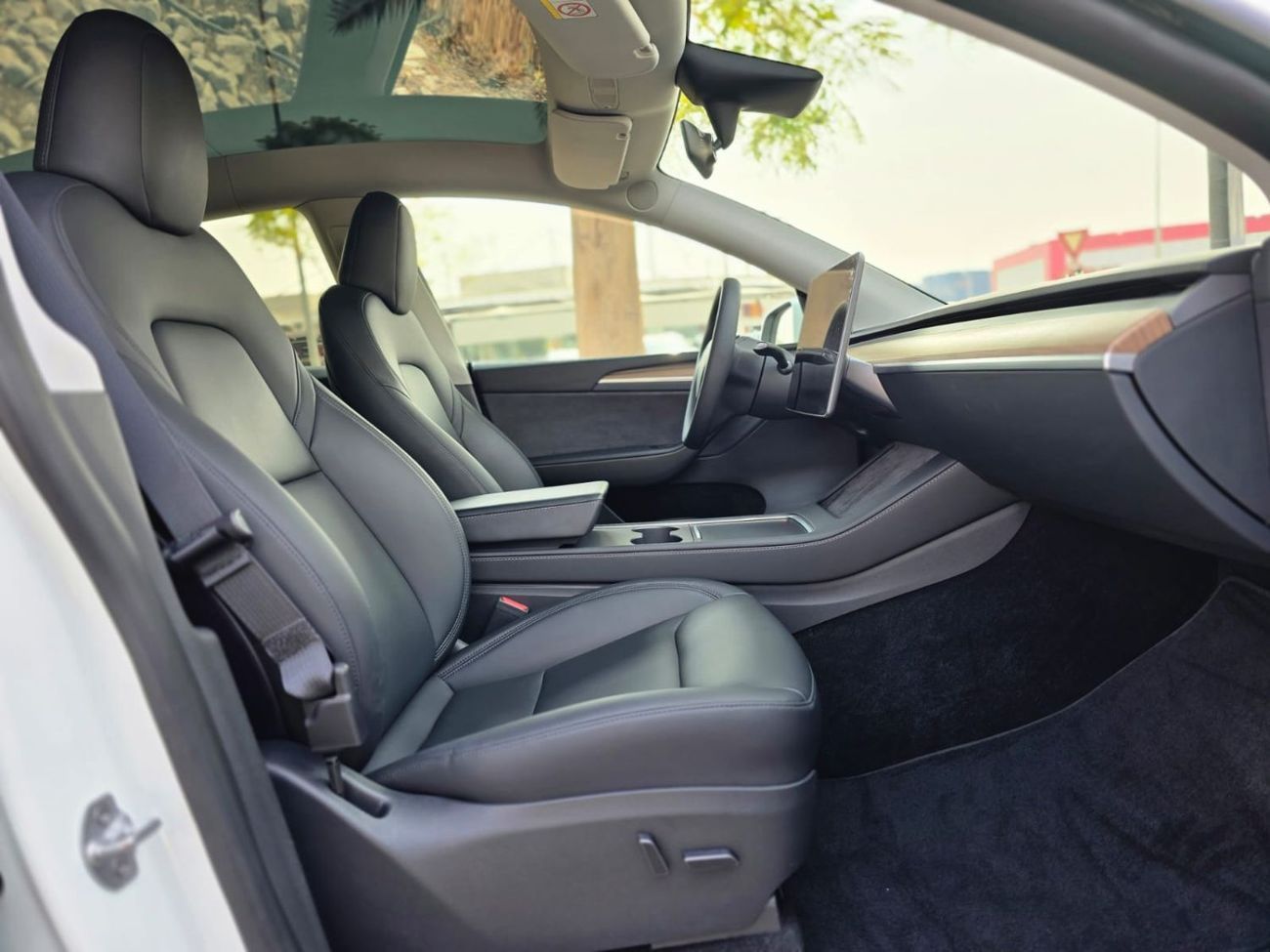 Tesla Model Y Performance (AWD) DUAL MOTOR 4WD 2024 GCC SINGLE OWNER WITH TESLA WARRANTY IN MINT CONDITION