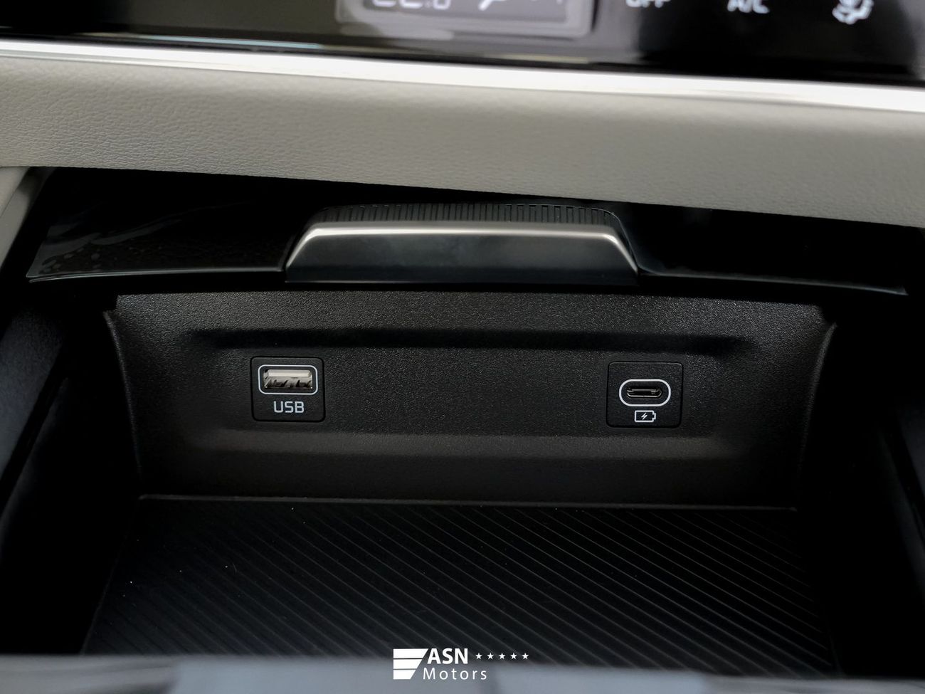 كيا سبورتيج 1.5T Premium Edition FWD (Export Price)