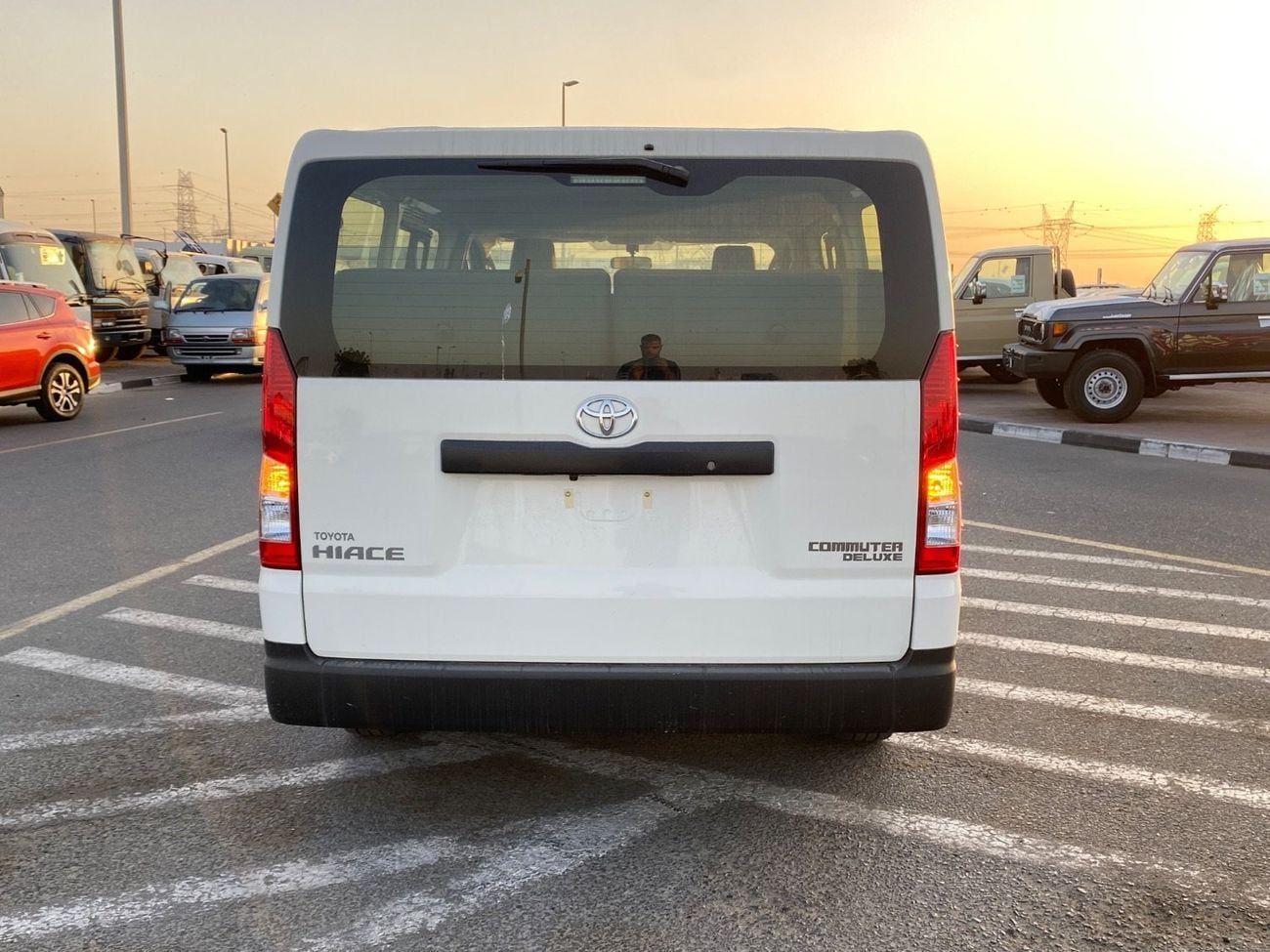 تويوتا هاياس DLS - STD ROOF Commuter Standard 2.8L