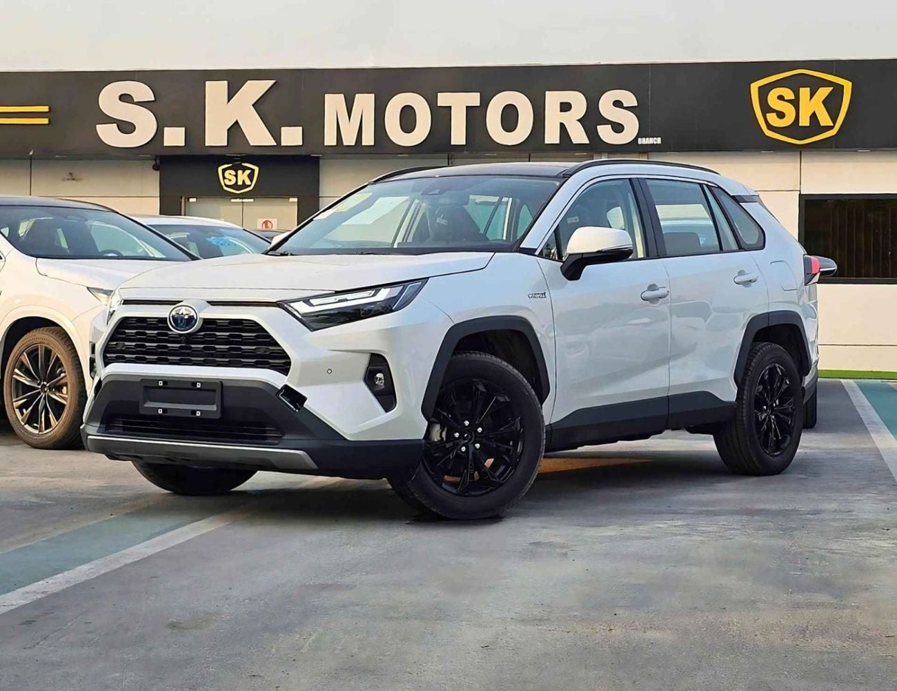 تويوتا راف ٤ HYBRID ELITE PLUS E-CVT/ 2.5L V4 4WD / PANORAMIC ROOF / POWER SEATS (CODE # RHEP4)