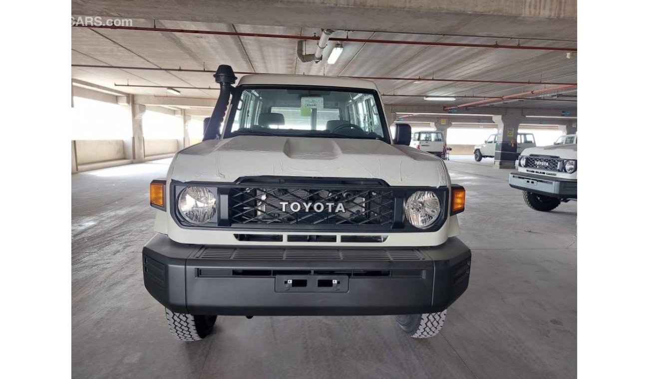 تويوتا لاند كروزر هارد توب LC78 4.2L DSL 4X4 M / T (3 أبواب)