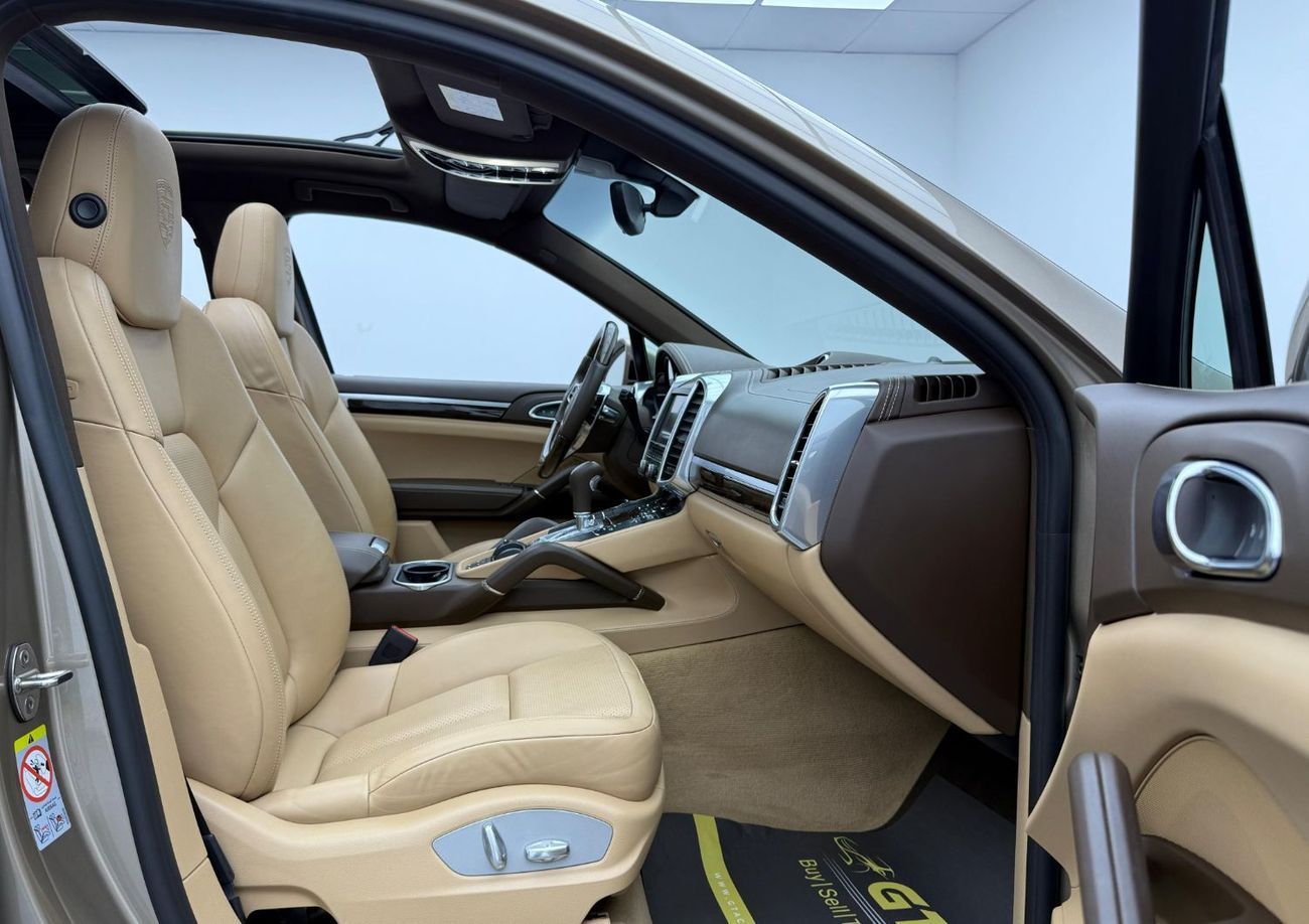 Porsche Cayenne Std 3.6L 2016 Porsche Cayenne, Full Service History, Excellent Condition, GCC