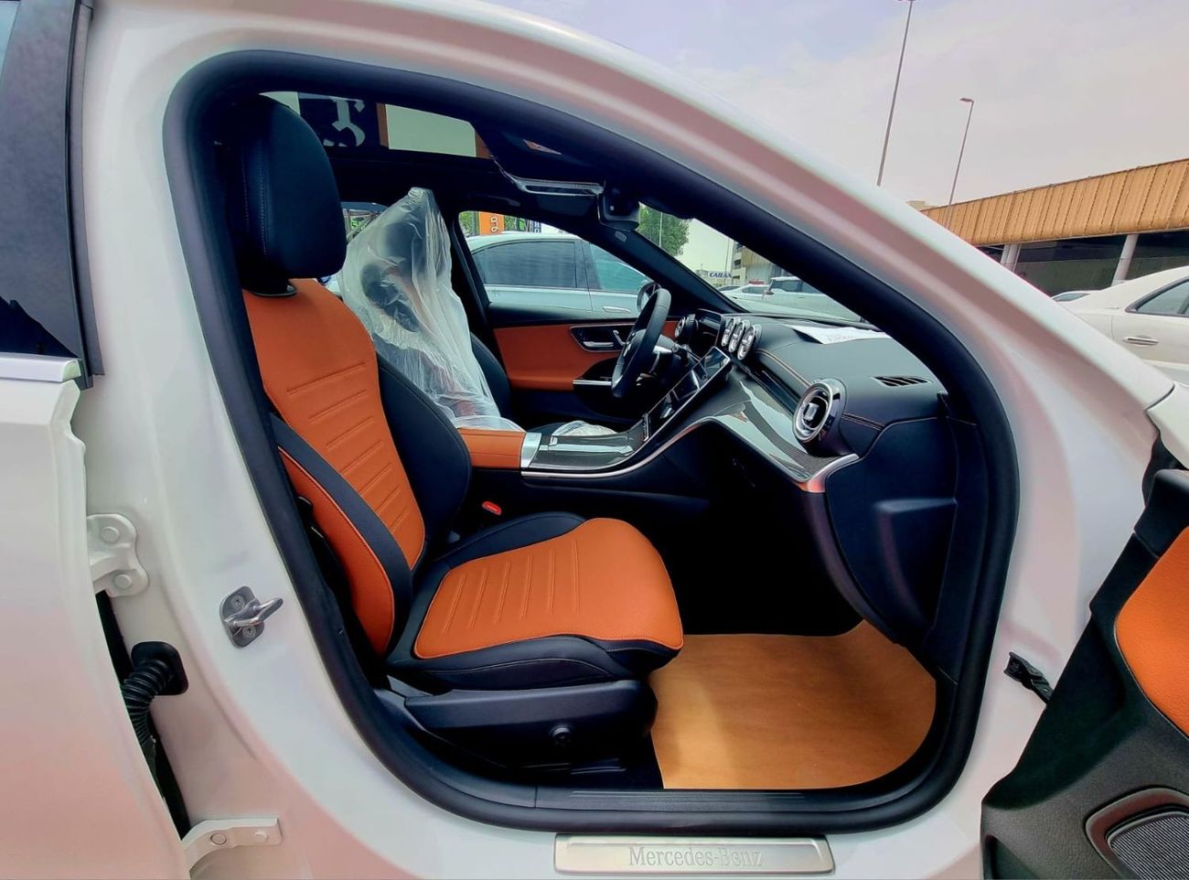 مرسيدس بنز C 200 AMG 5 Years Warranty 2024 GCC