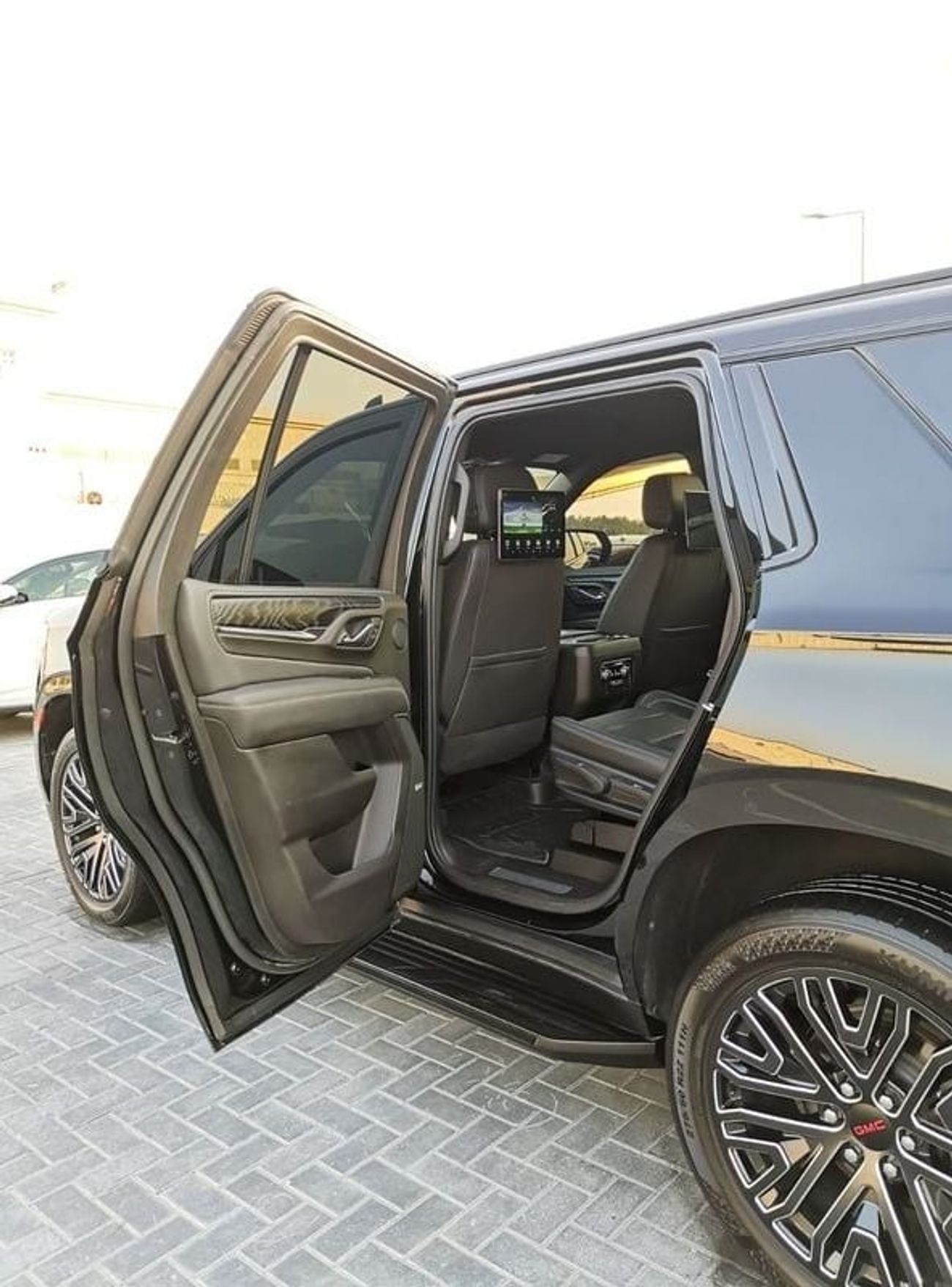 GMC Yukon Denali 6.2L (8 Seater) GMC Denali ( Short ) - 2021 - Black Edition