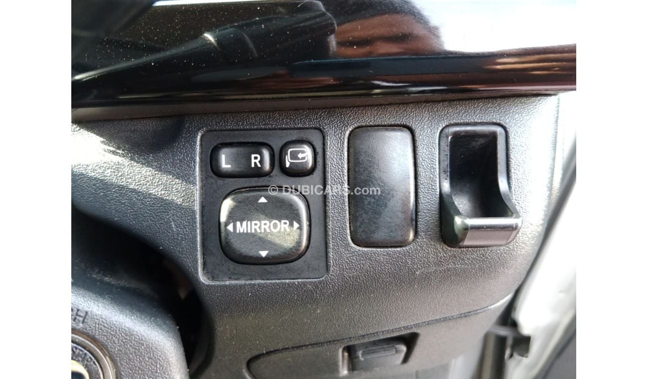 Toyota Hiace TOYOTA HIACE VAN RIGHT HAND DRIVE (PM1326)